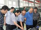 時任中航工業飛機唐軍總經理、中航工業西飛宋水云書記考察愛維客商務客車試制生產線并指導。