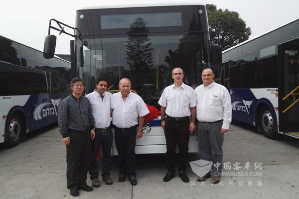 以色列第二大運(yùn)輸公司DAN公司運(yùn)營(yíng)總監(jiān)Mr. Shmulik Litvak攜其技術(shù)總監(jiān)等人向客車英文網(wǎng)講述合作歷程