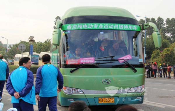 金龍純電動車接待運動員與嘉賓