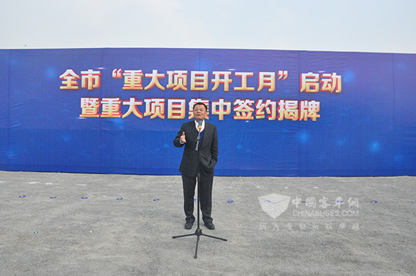 南京金龍董事長(zhǎng)黃宏生發(fā)表講話