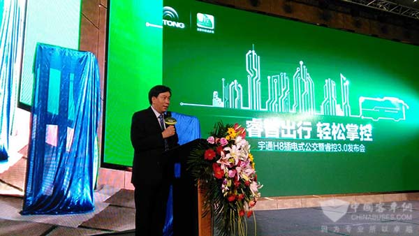 宇通H8插電式混動公交智能啟程