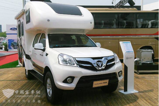 房車(chē)車(chē)展競(jìng)艷 “車(chē)?yán)锴ぁ备鞑煌? title=