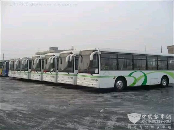 上海：新公交志愿者上崗 蹲點監督違規公交