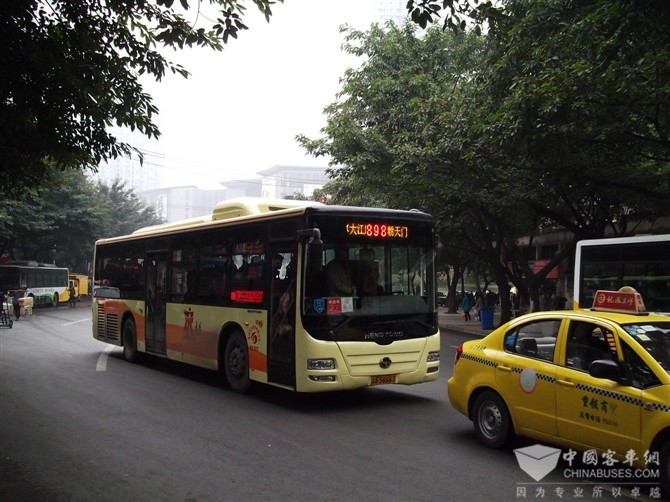 “重慶造”新能源電動公交車亮相渝洽會