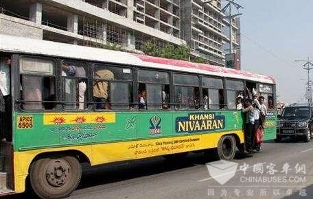 印度啟動婦女安全搭車服務(wù) 在公交車上裝緊急按鈕