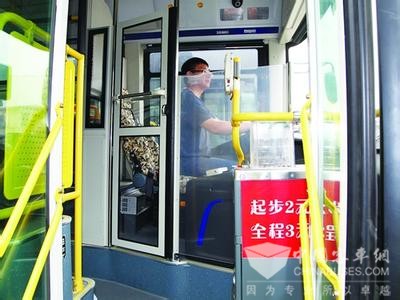遼寧鐵嶺：16臺(tái)新能源公交車(chē)上線運(yùn)行