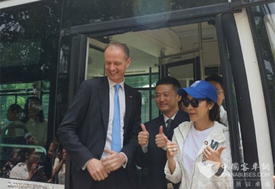 楊紫瓊等人為氫燃料電動汽車點贊