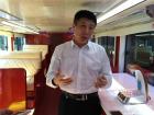 劉興副總裁接受采訪客車網記者采訪。