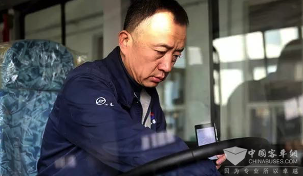 一顆赤誠工匠心—記丹東黃海客車研究院電氣新能源所副所長殷傳文