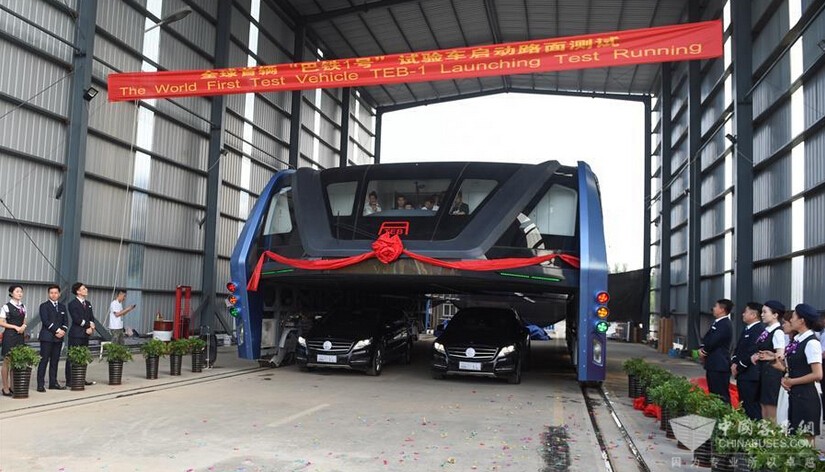 “空中巴士”巴鐵試驗車啟動路面測試