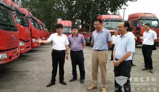 一汽錫柴廠黨政領導錢恒榮等一行人走訪市場