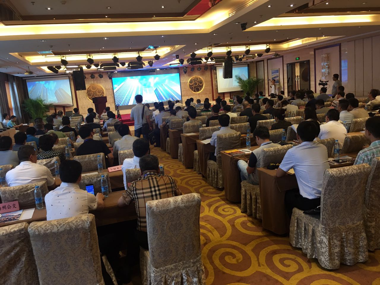 “信息化”應(yīng)用之后，公交公司迎來“智能化”時代