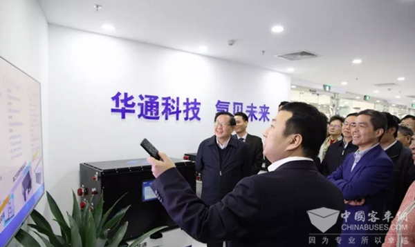 萬鋼視察億華通,鼓勵燃料電池產(chǎn)業(yè)發(fā)展要頂天立地,鋪天蓋地