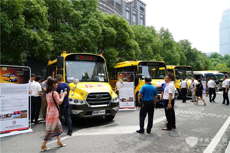 助推校車發展從有到優安凱美麗中國行江城論道 