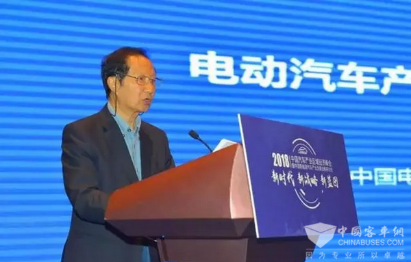 陳清泰：跳出電動汽車來評估和部署汽車革命