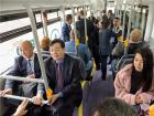 到場嘉賓試乘宇通純電動車