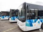 排放整齊的宇通電動車