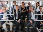 智利交通通訊部部長Gloria Hutt， 交通通訊部副部長Jose Luis，圣地亞哥辦公室主任Fernado Saka，Engie集團智利分公司CEO Alex Leveque，宇通海外市場副總經理常浩等參觀宇通E12