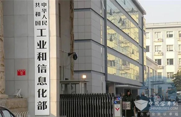 工信部：將積極穩(wěn)定和擴(kuò)大新能源汽車消費(fèi)
