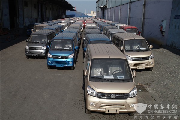 530輛汽車產(chǎn)品出口埃及 金龍國貿(mào)揚(yáng)帆起航
