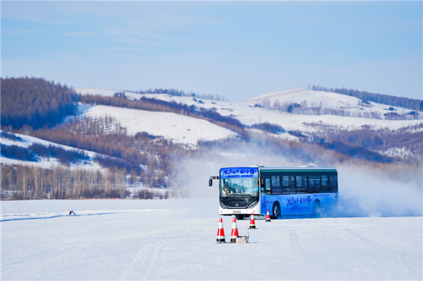不懼-40℃極寒 宇通純電公交“冰雪挑戰賽”燃擎開戰