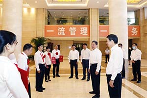 李小鵬會見交通運輸系統受表彰全國人民滿意公務員及集體代表