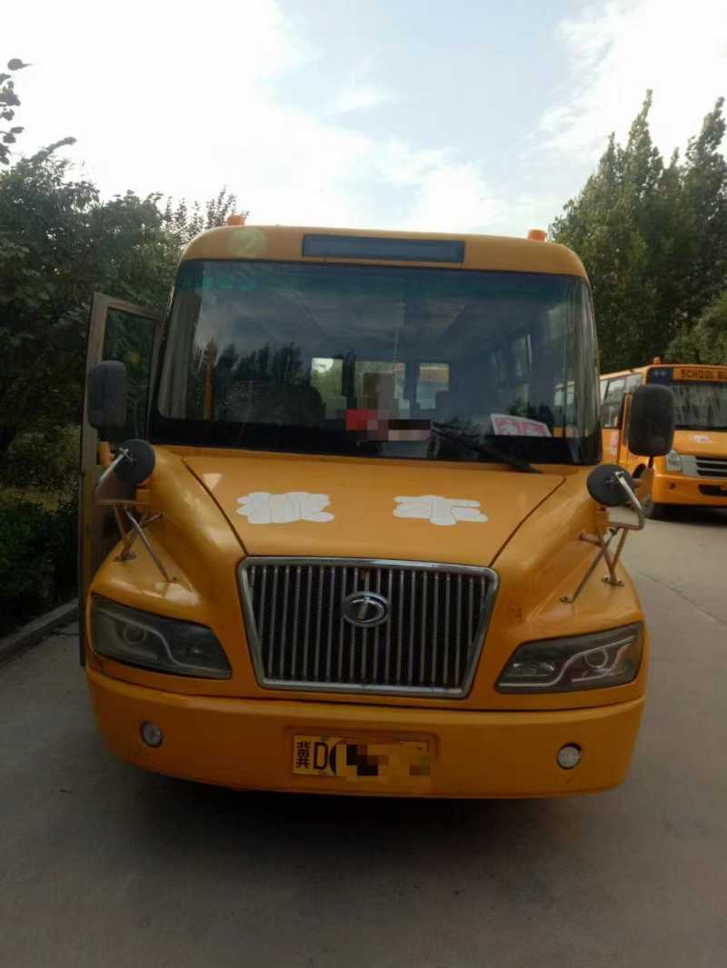 大力37座校車13年9月上牌，國四排放玉柴發動機