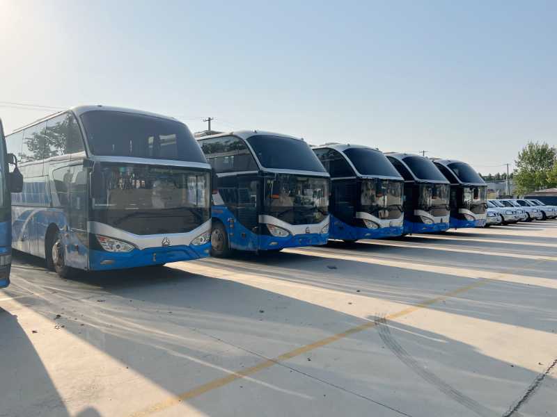 2017年3月 同款3臺國五非營運46座黃河牌6117型重汽中門車