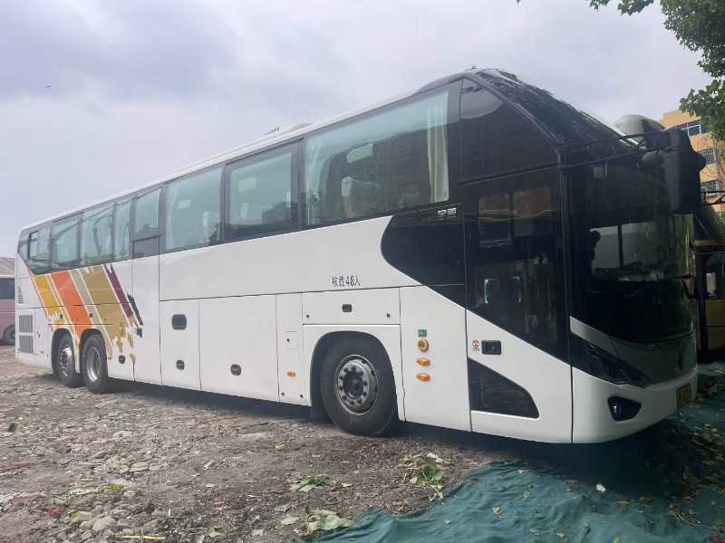 國五48座后吊輪帶腿托宇通6137旅游車 