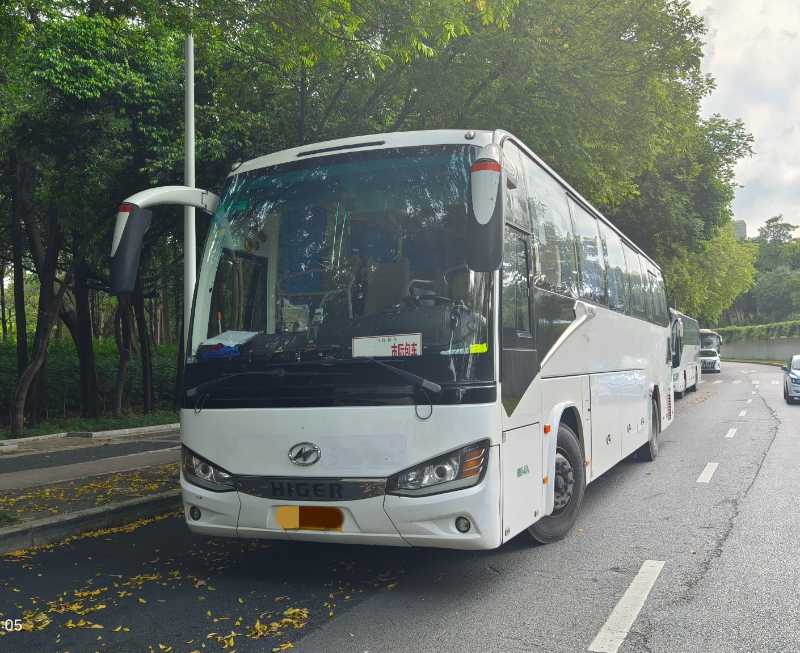 2018年9月 深圳牌國(guó)五48座金龍6111氣囊中門(mén)旅游車(chē)