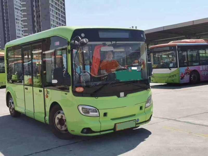 出讓9座準新車電動公交55臺