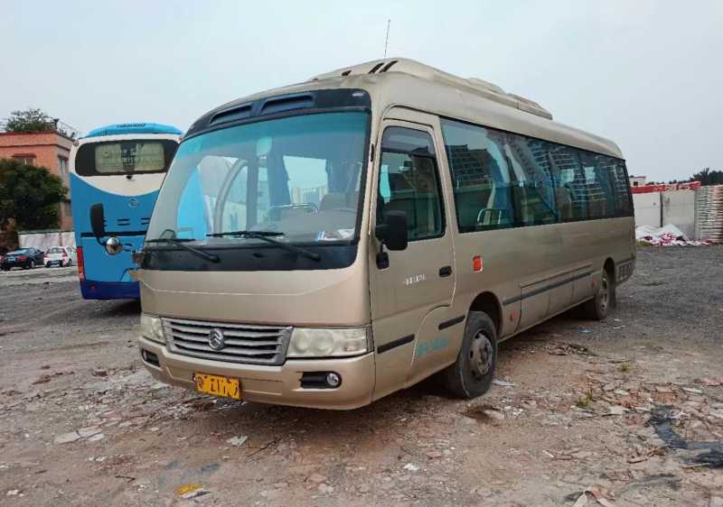 2016年12月 同款多臺新能源35座金旅6809電車