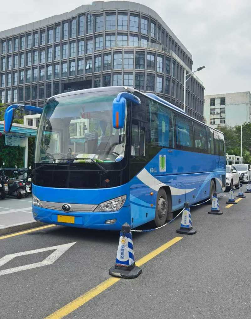 兩臺(tái)有公告粵牌國(guó)六LNG宇通6119天然氣48座氣囊車