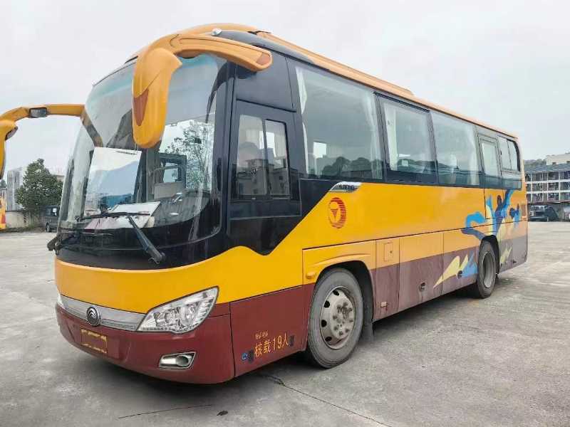 2019年12月 粵牌國五19座2+1豪華商務座椅宇通6876氣囊車