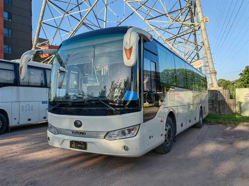 2015年8月 30臺非營運47座和49座宇通6115新能源電車
