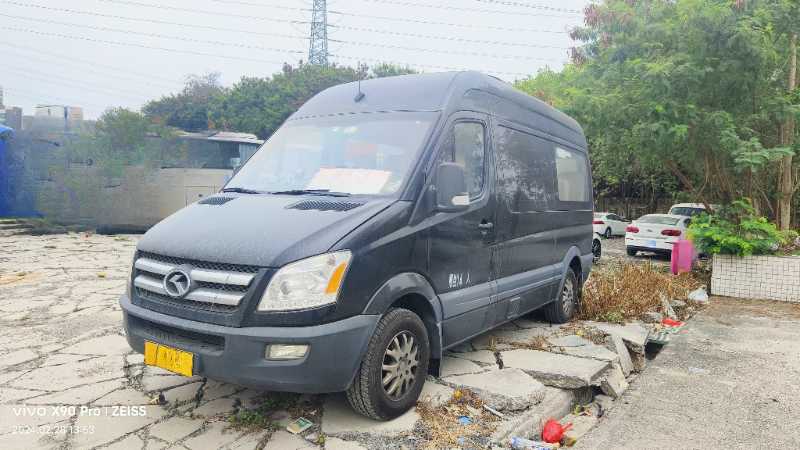  兩臺(tái)國(guó)五14座金龍6593營(yíng)運(yùn)版客車