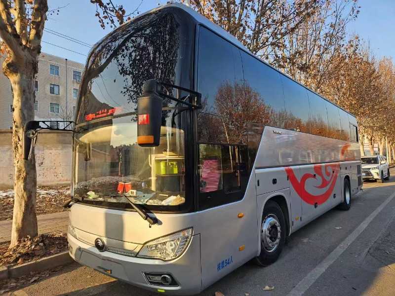 2017年12月 國(guó)五54座一層半后開(kāi)門鍋爐暖氣宇通6118旅游車