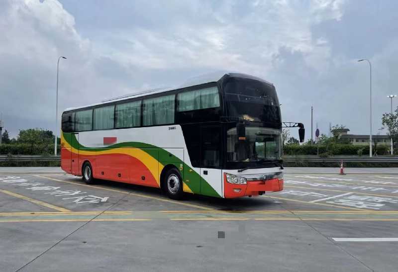 可提雙檔國五43座帶腿托宇通6126客車