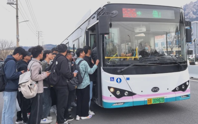 三天66.3萬人次 青島公交圓滿完成清明節(jié)客流運(yùn)輸工作