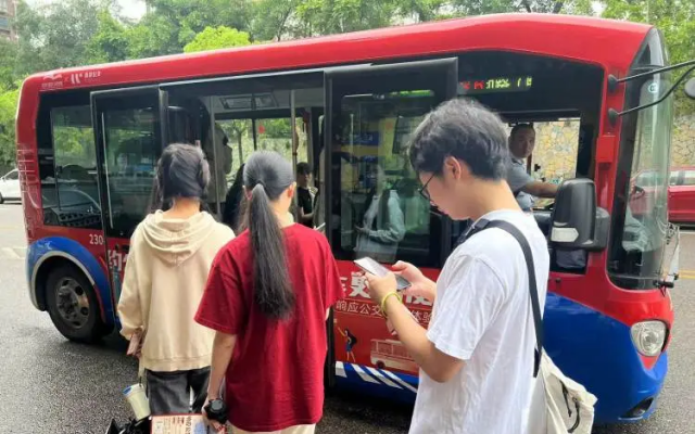 大學(xué)城片區(qū)“響應(yīng)公交”上線 可在網(wǎng)上預(yù)約公交車(chē)