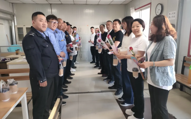 情滿公交 與愛同行 呼和浩特公交520公交駕駛員關(guān)愛日
