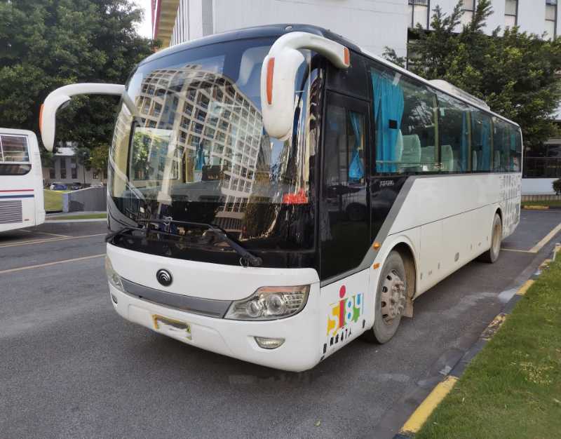 2015年8月 同款兩臺47座寧德時代非營運宇通6106新能源電車