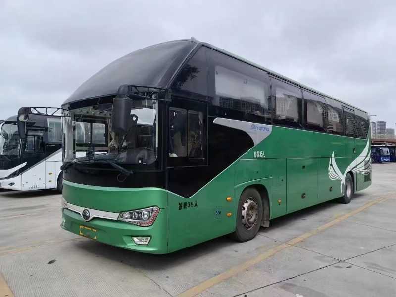 2019年10月 國五35座2+1型新款宇通6128保姆車  