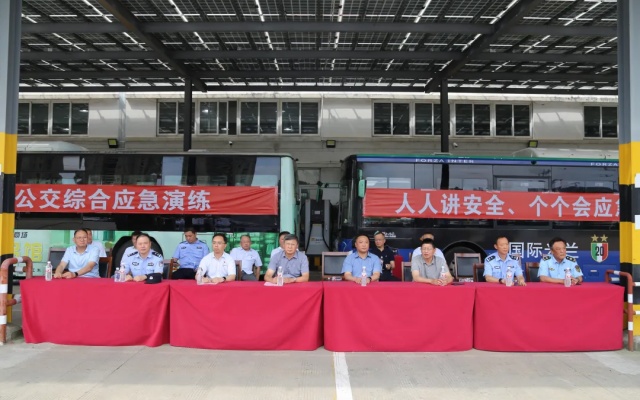 未雨綢繆 筑牢安全防線 鎮(zhèn)江公交組織開展“綜合應(yīng)急演練”