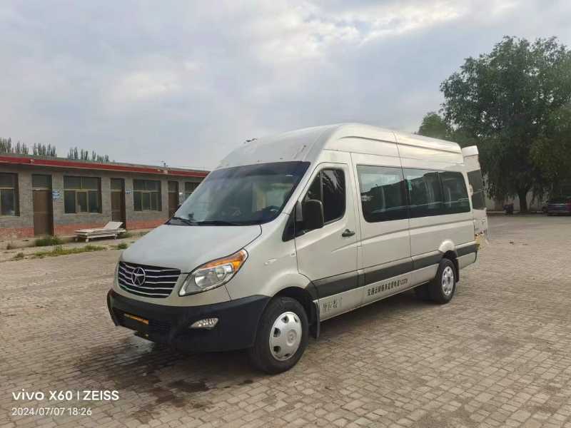 2024年1月 國六中型17座有天窗江淮6601營運(yùn)車