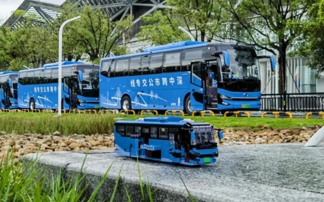 只因熱愛(ài)！中山“公交迷”自制深中跨市公交車(chē)迷你模型