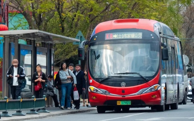 成都快速公交K8線“區間車” 讓您告別早高峰“出行焦慮”