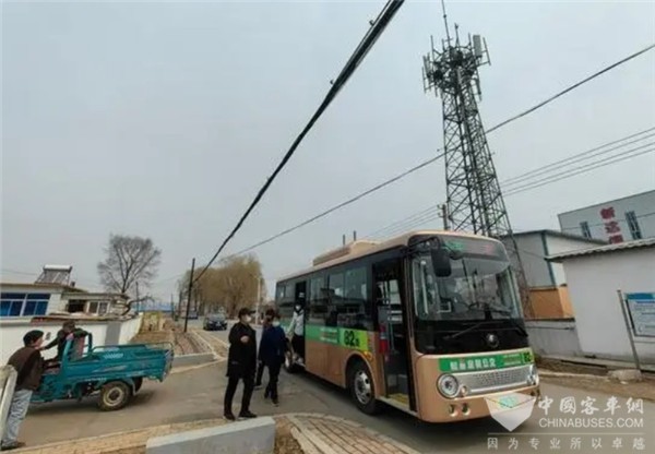 城郊公交客流不足 并非只有“停運”一條路