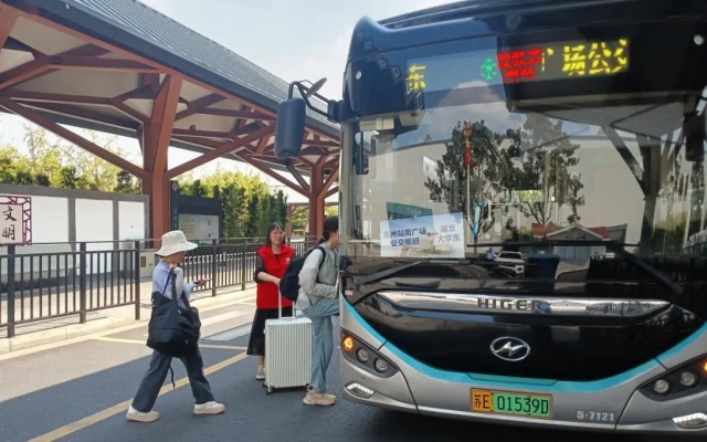 溫情“護航” 蘇州公交多措并舉助力“開學季”