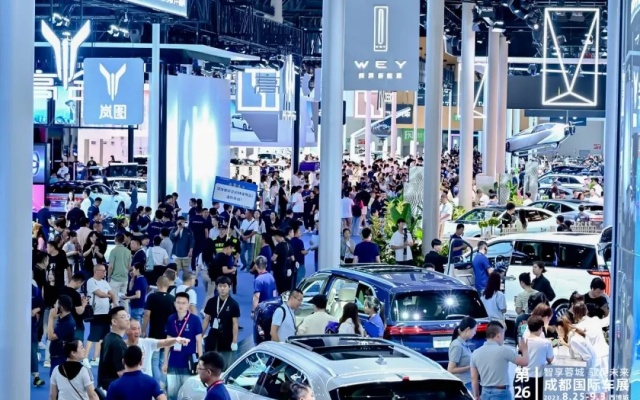 創新高！車展開幕在即，成都公交將開兩條免費擺渡線！